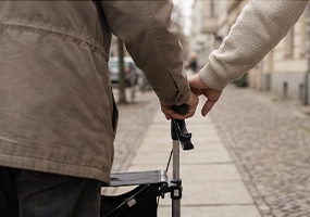 Wohl Alltagsbegleitung - Spaziergänge und Outdoor-Aktivitäten mit älteren Menschen